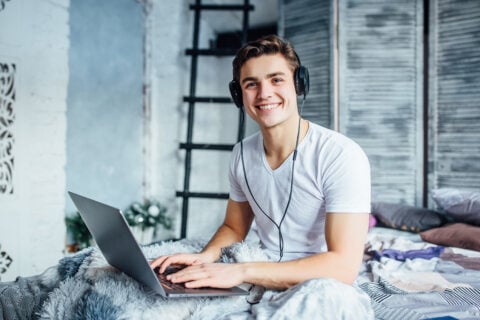 man-with-laptop-morning-2-480x320